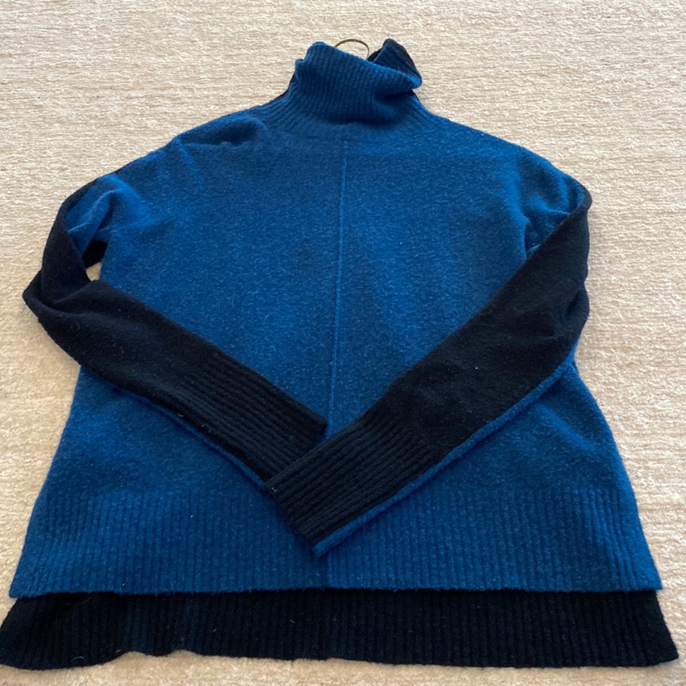 XXS Athleta Wool Two-Toned Turtleneck Sweater